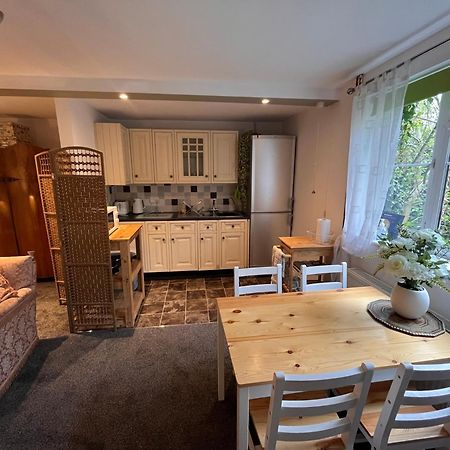 The Annexe - 10 Howards Croft Mile End エクステリア 写真